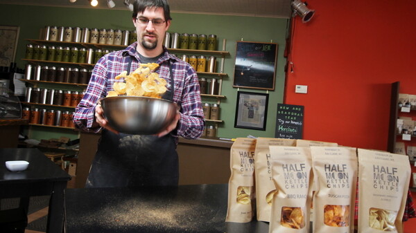 FEELING CHIPPER? Half Moon Tea & Spice owner Jeff Mares tosses up a batch of the shop’s new kettle chips. Flavors include Spicy Bloody Mary, Thai Lime, and Tuscan Pizza.