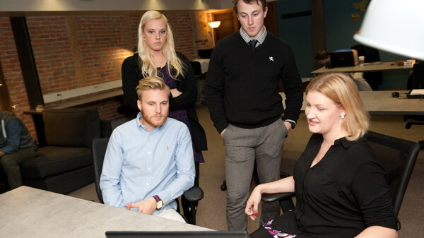 IMMERSED. Blair Foley, a WorkSpace user, talks with students in UW-Eau Claire’s entrepeneurship program.