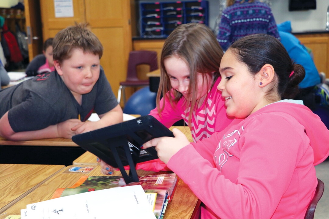 STUDENTS IN A PROJECT-BASED LEARNING ENVIRONMENT AT SAM DAVEY SCHOOL IN EAU CLAIRE