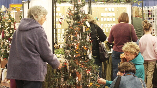 “GIRLS, THIS IS ONE CRAFTY TREE.” Eau Claire’s Holidaze Arts Festival, held annually at the Ramada Convention Center in downtown Eau Claire.