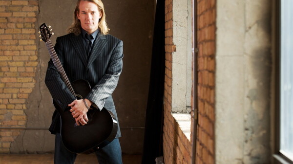 Billy McLaughlin, who re-learned the guitar left-handed after a neuromuscular condition destroyed his ability to play, will be the featured speaker at a Dec. 3 fundraising gala for the Epilepsy Foundation of Western Wisconsin.