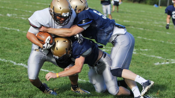 MAIN full horiz - BlugoldFootballPractice_3.jpg 2014-09-05 15:12:54