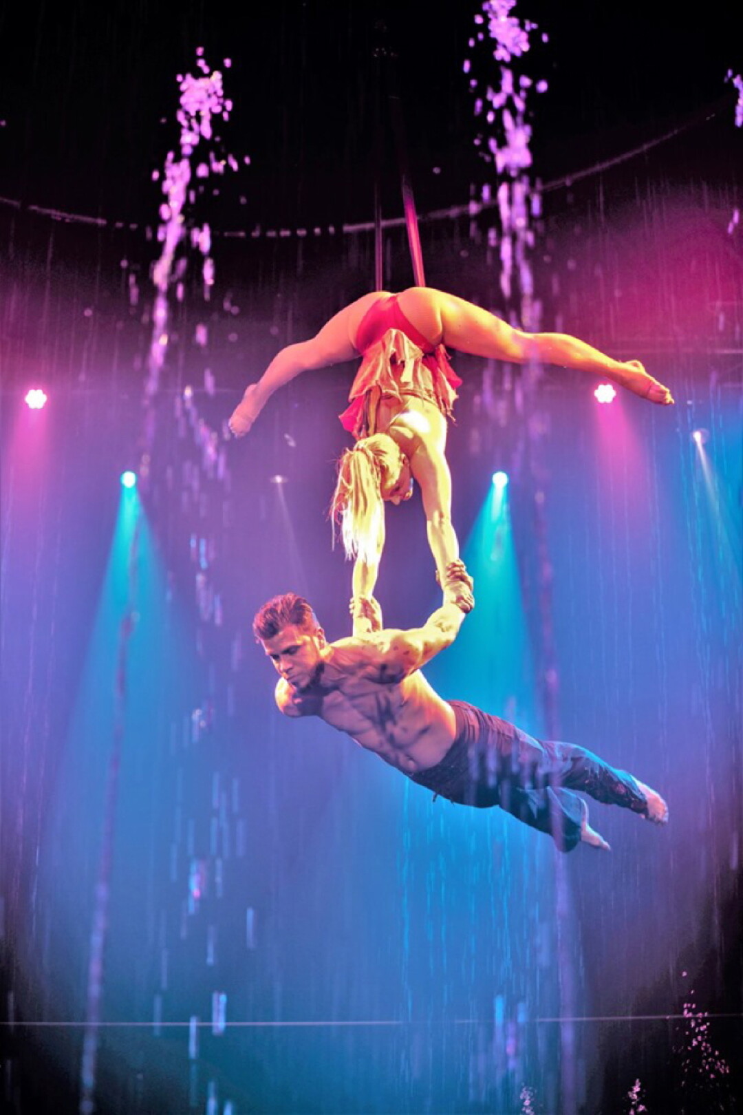 An Aquatic Spectacle Cirque Italia showcases...