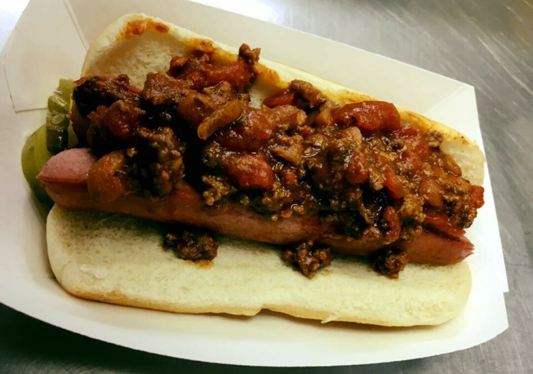 DOG DAYS OF SUMMER. In addition to ice cream, Gup's Drive-In offers fare like this tasty-looking chili dog. (Photo via Facebook)