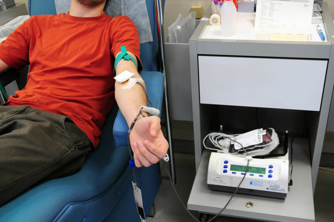 PUMP IT UP. A young man donates blood. (Photo by EC-JPR | CC BY-NC-ND 2.0)