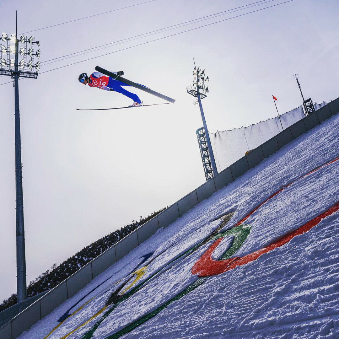 FLYING HIGH IN THE CHINESE SKY. Ben Loomis makes a jump during the 2022 Winter Olympics in Beijing. (Photo via Facebook)