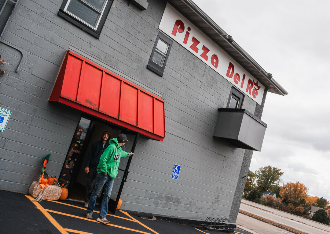 'RE IS REOPEN! Pizza Del Re made its return to open status at 11am on Oct. 13 to the pleasure of hungry Valley foodies.