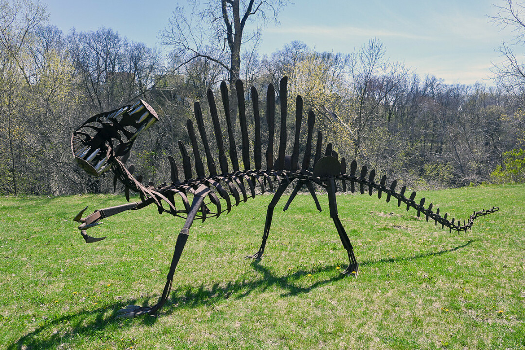 "Spinosaurus" ។