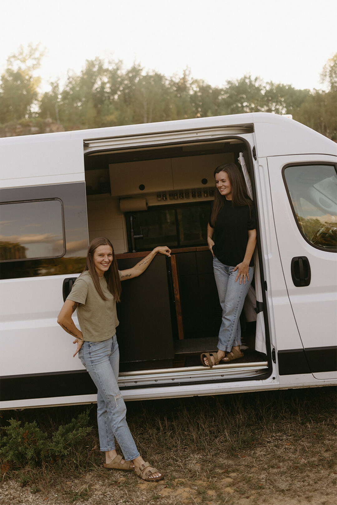 Mandi & Hannah Wurtzel. (Photo by Karlee Mikkelson Photography)