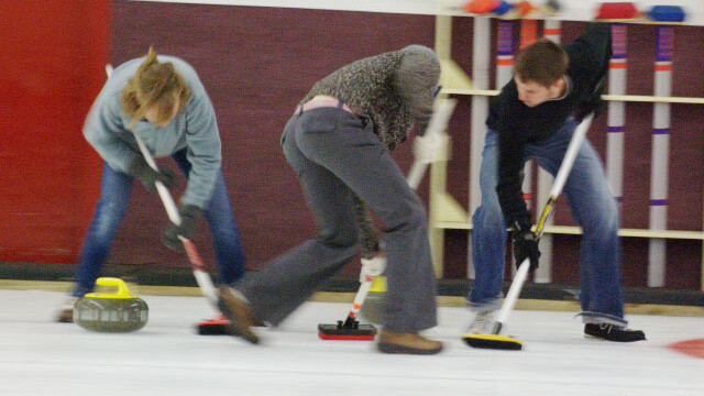 MAIN full horiz - 3784_DSC_1623_WEB_8d957.jpg 2010-02-10 19:41:15 curling Tonight! Eau Claire Curling Club Open House - details below!