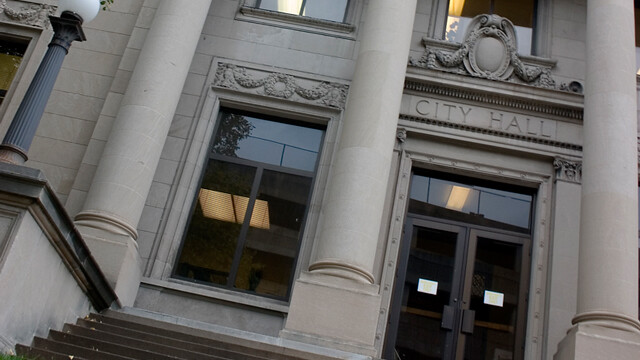 MAIN full horiz - CityHall.jpg 2013-01-02 16:31:20