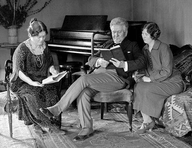 Belle Case La Follette (left) reading with her family in February 1924.